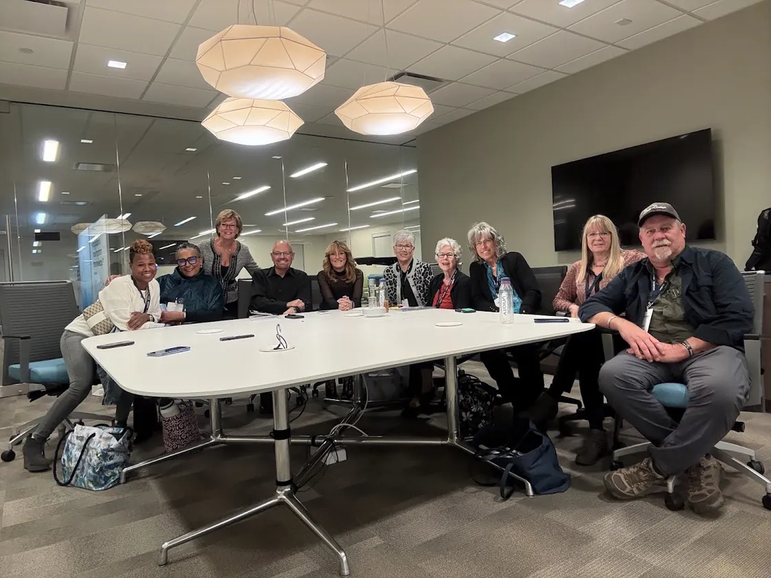 The MoJo community around the table together